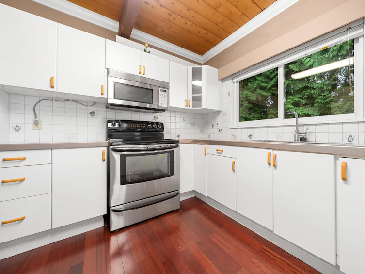 3570 Lonsdale Avenue, North Vancouver, BC, V7N 3K4 - 8