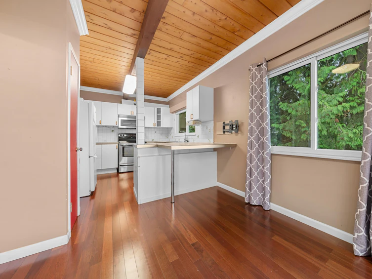 3570 Lonsdale Avenue, North Vancouver, BC, V7N 3K4 - 5