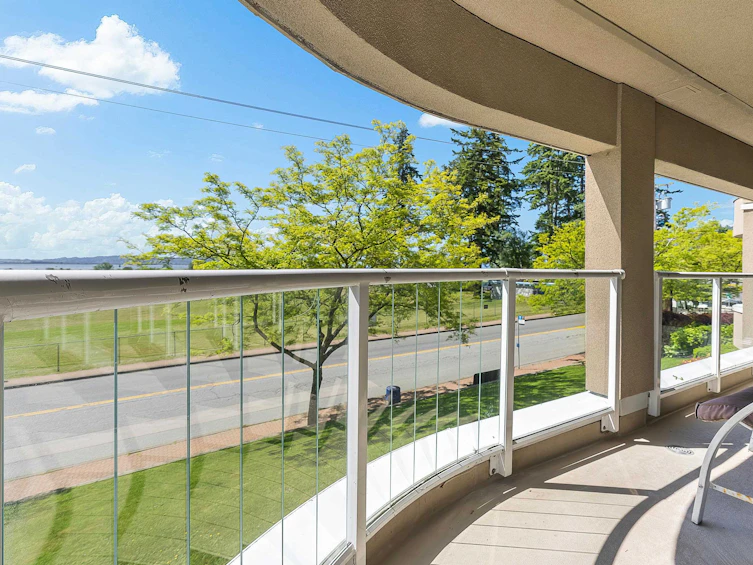 205-15809 Marine, Surrey, BC, V4B 1E7 - 15