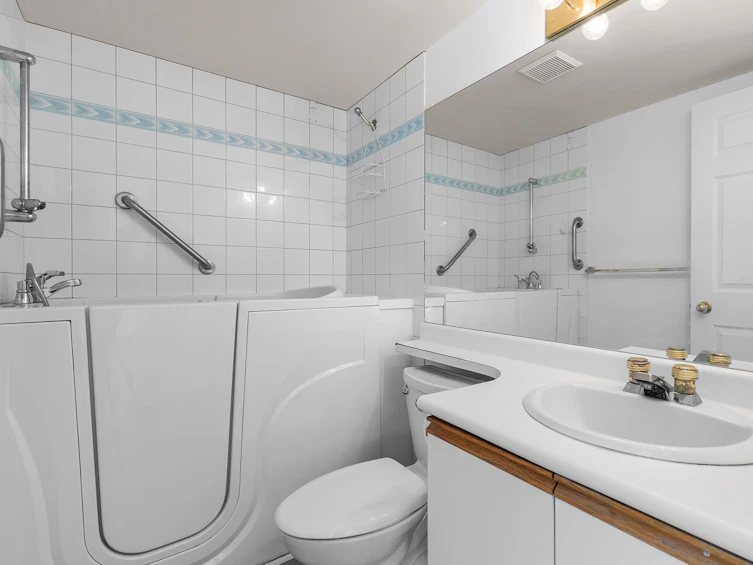 205-15809 Marine, Surrey, BC, V4B 1E7 - 21
