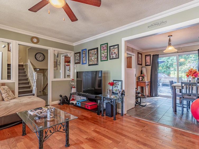 8024 Cedar Street, Mission, BC, V2V 3N1 - 8