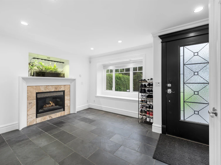 188 N Howard Avenue, Burnaby, BC, V5B 1J5 - 2