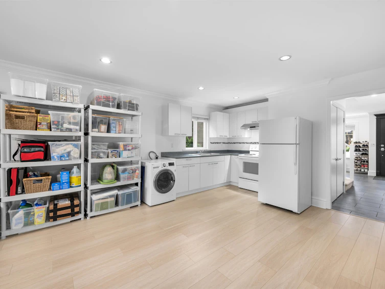 188 N Howard Avenue, Burnaby, BC, V5B 1J5 - 9