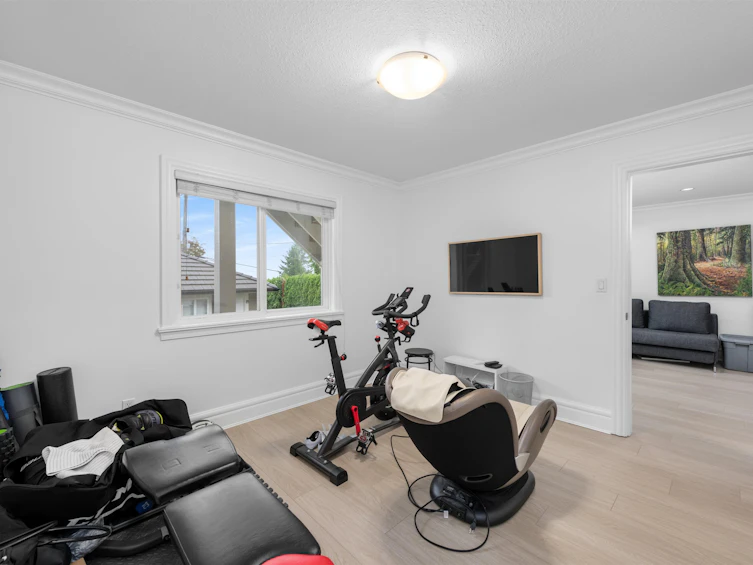 188 N Howard Avenue, Burnaby, BC, V5B 1J5 - 10