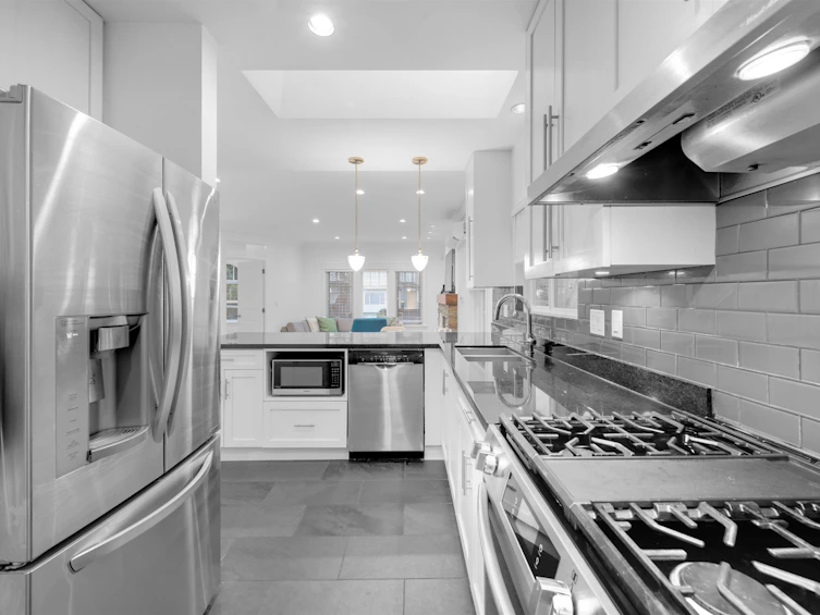 188 N Howard Avenue, Burnaby, BC, V5B 1J5 - 22