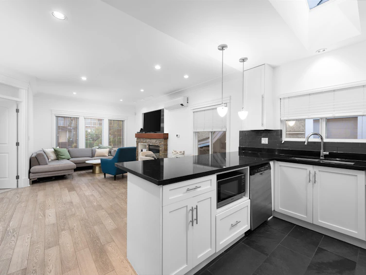 188 N Howard Avenue, Burnaby, BC, V5B 1J5 - 23