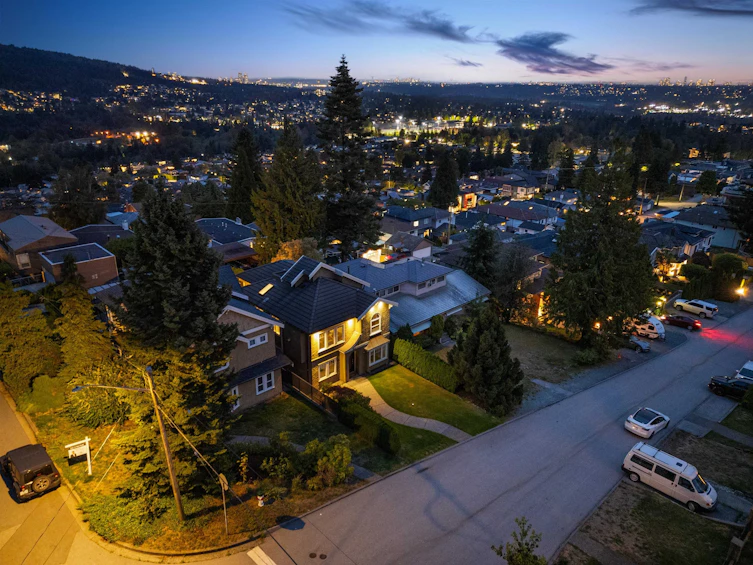 188 N Howard Avenue, Burnaby, BC, V5B 1J5 - 40