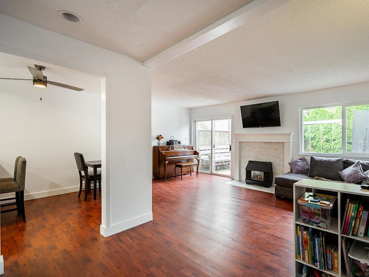 308 Nicholas Crescent, Langley, BC, V4W 3K9 - 3