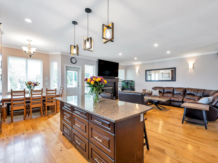 8534 Kimball Street, Mission, BC, V2V 7P6 - 8