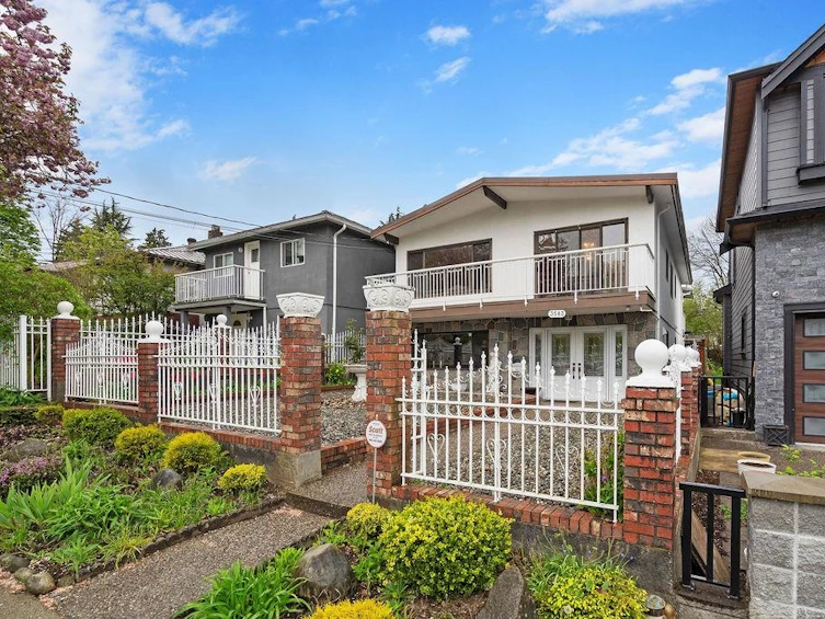 3583 Walker Street, Vancouver, BC, V5N 5A9 - 3
