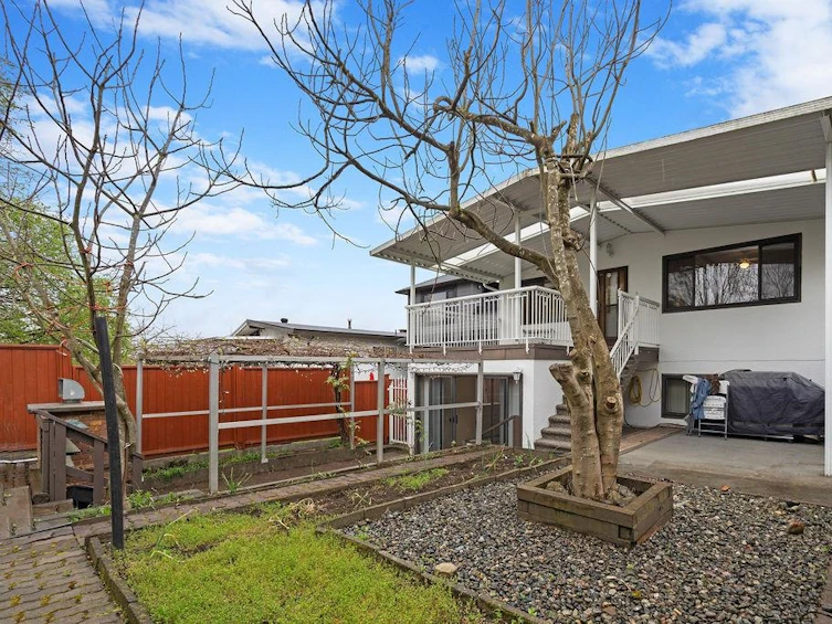 3583 Walker Street, Vancouver, BC, V5N 5A9 - 9