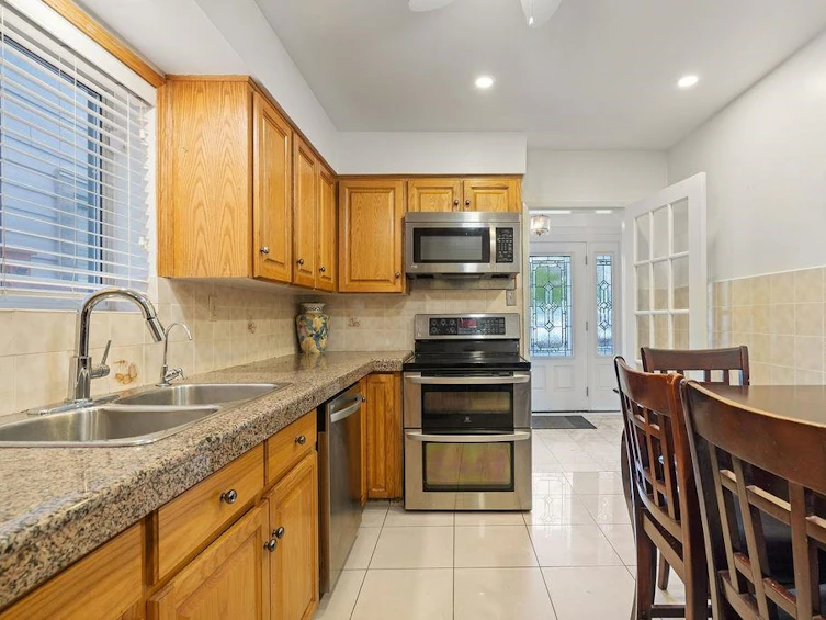 3583 Walker Street, Vancouver, BC, V5N 5A9 - 26