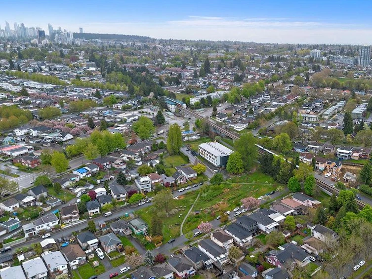 3583 Walker Street, Vancouver, BC, V5N 5A9 - 30