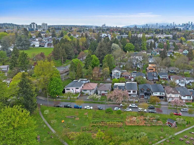3583 Walker Street, Vancouver, BC, V5N 5A9 - 36