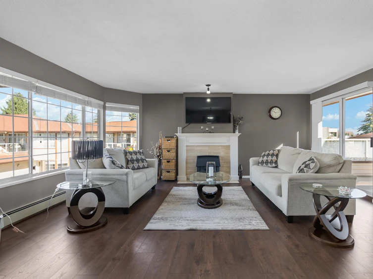 10-32659 George Ferguson, Abbotsford, BC, V2T 4E4 - 2