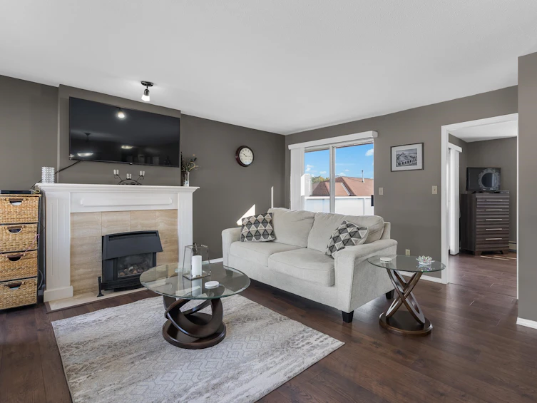 10-32659 George Ferguson, Abbotsford, BC, V2T 4E4 - 3