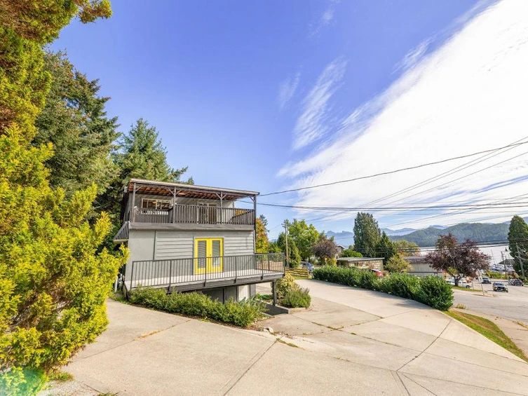 455-457 S Fletcher Road, Gibsons, BC, V0N 1V0 - 2