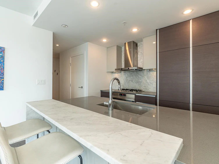 4102-4670 Assembly Way, Burnaby, BC, V5H 0H3 - 9
