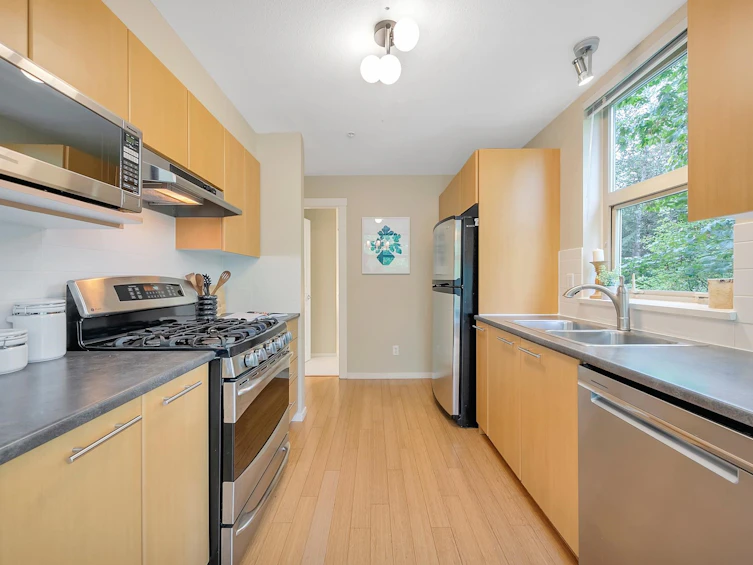307-9319 University Crescent, Burnaby, BC, V5A 4Y5 - 16
