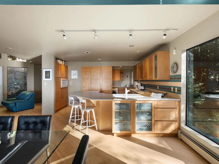 225 Mountain Drive, West Vancouver, BC, V0N 2E0 - 8