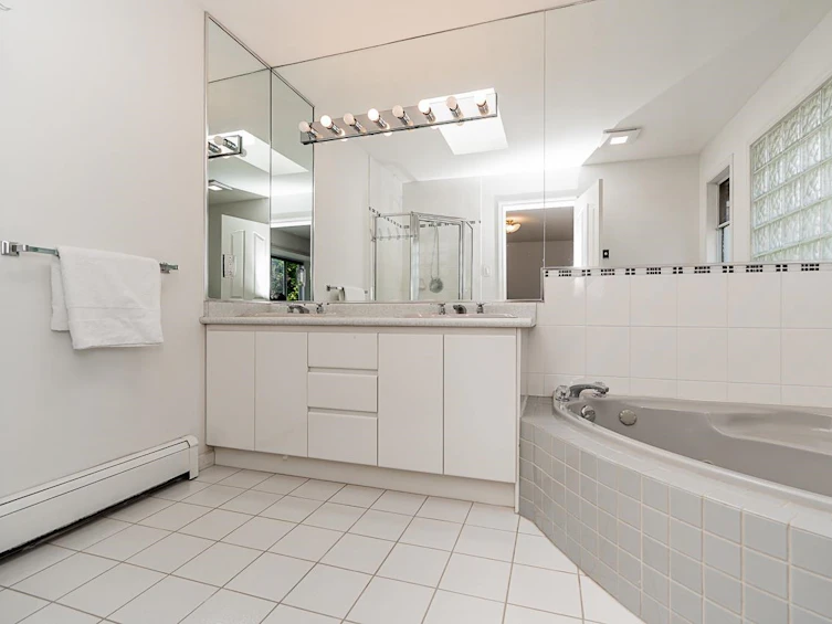 2133 W 49th Avenue, Vancouver, BC, V6M 2T5 - 17