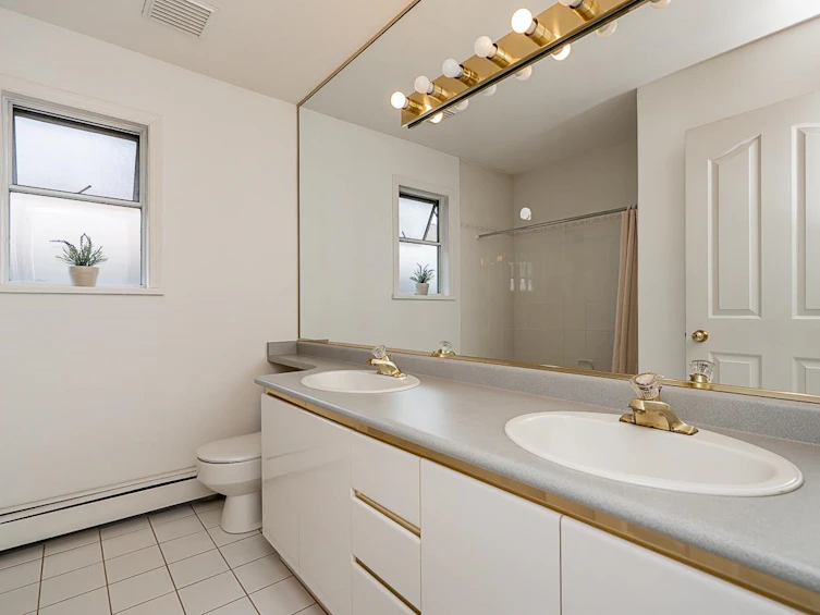 2133 W 49th Avenue, Vancouver, BC, V6M 2T5 - 23