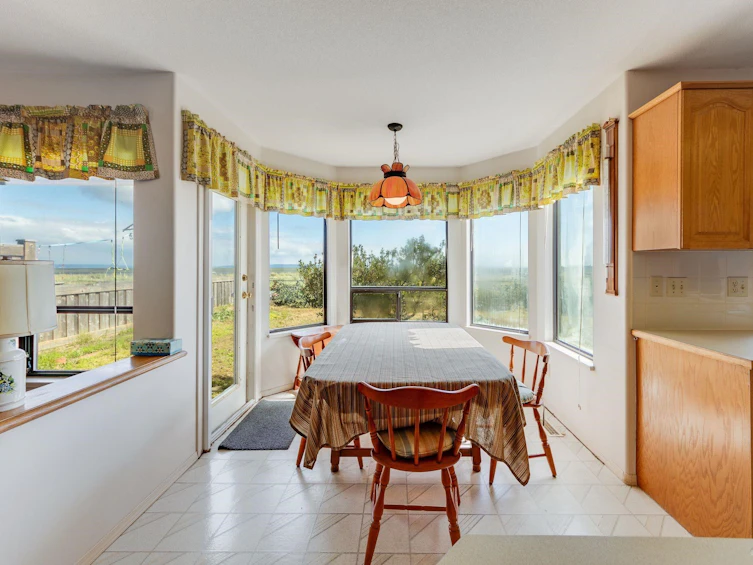 1356 Beach Grove Road, Delta, BC, V4L 1N6 - 13