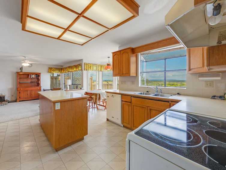 1356 Beach Grove Road, Delta, BC, V4L 1N6 - 4