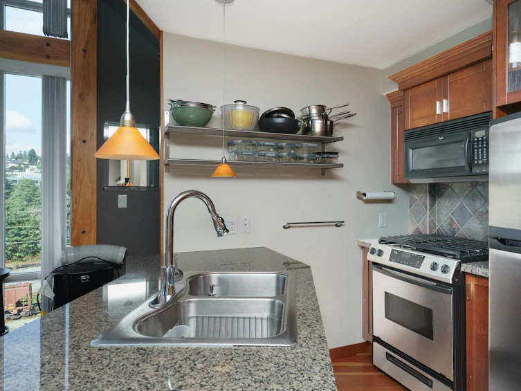 307-7 Rialto Court, New Westminster, BC, V3M 7A8 - 5