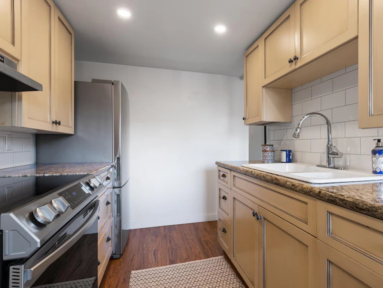 216-206 East 15th Street, North Vancouver, BC, V7L 2R3 - 10