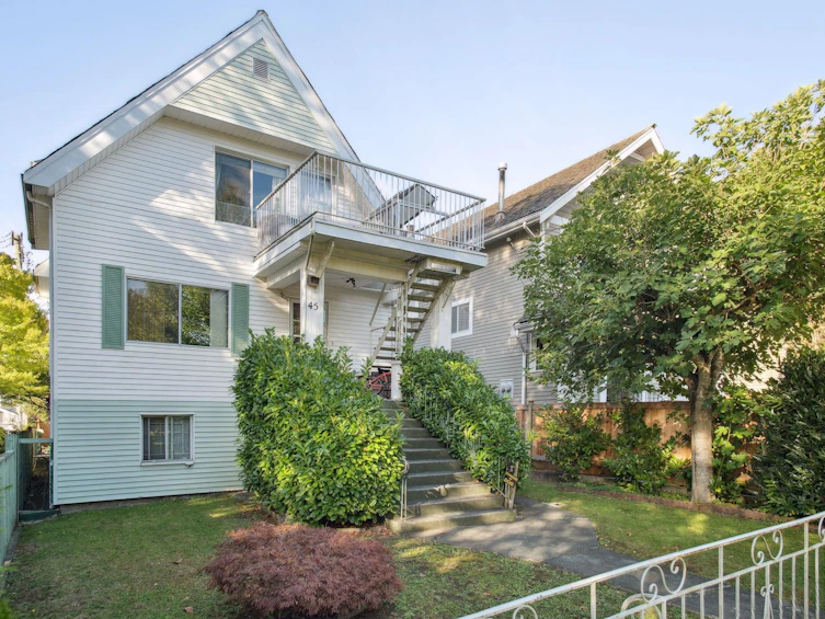 45 W 15th Avenue, Vancouver, BC, V5Y 1X7 - 2