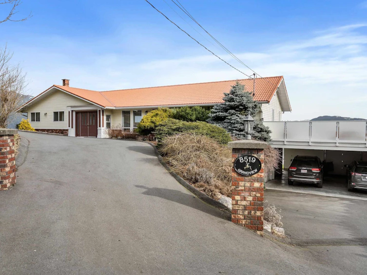 8519 Grand View Drive, Chilliwack, BC, V2R 4A2 - 8