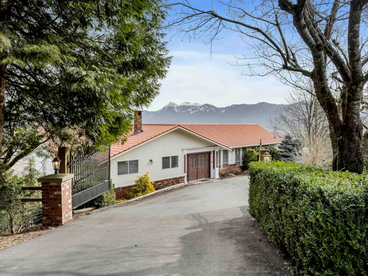 8519 Grand View Drive, Chilliwack, BC, V2R 4A2 - 9