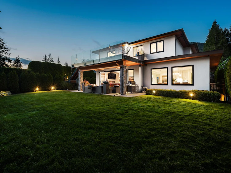 741 Winona Avenue, North Vancouver, BC, V7R 2B2 - 39
