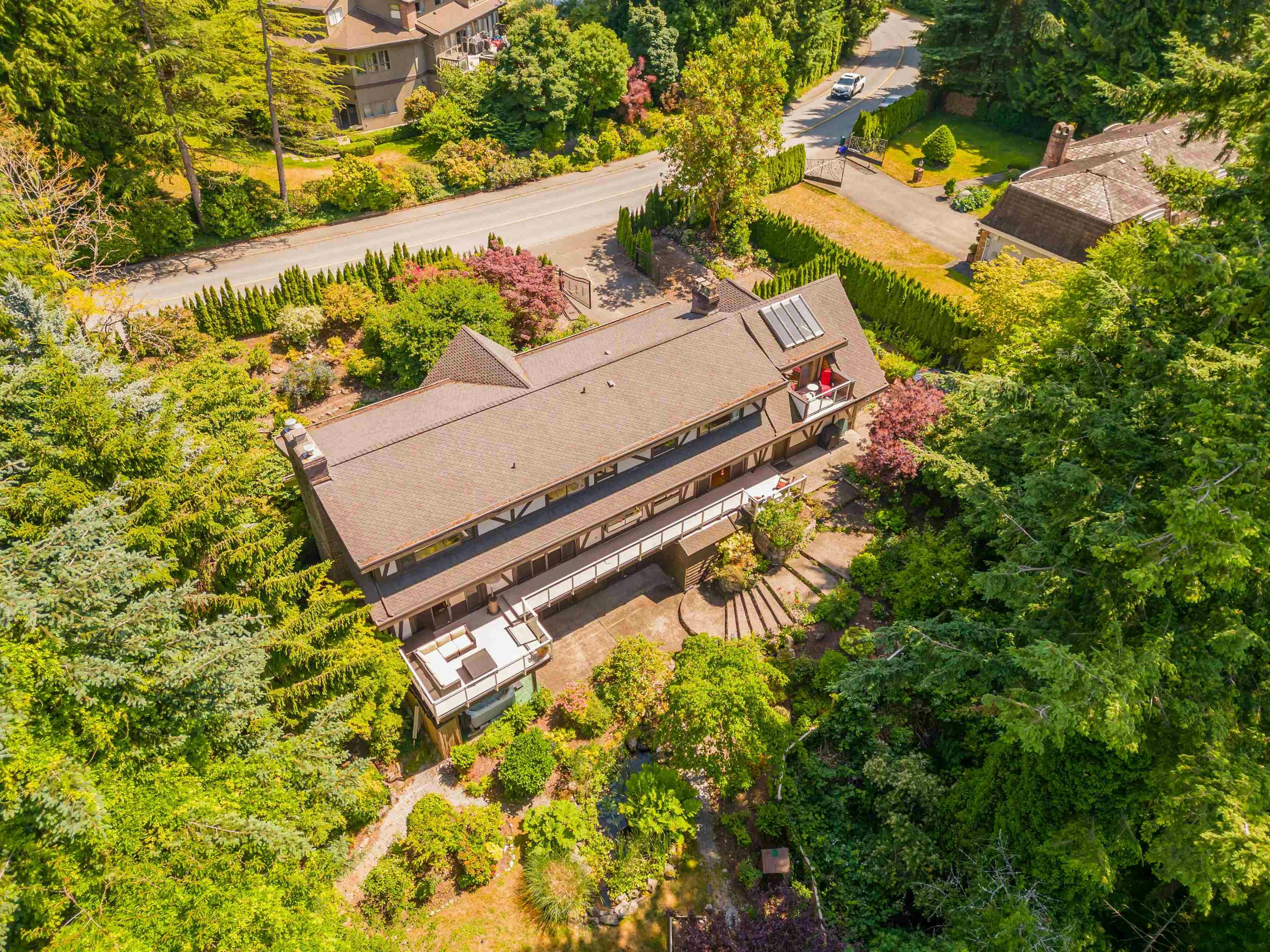 5704 Westport Road, West Vancouver, BC, V7W 1V4