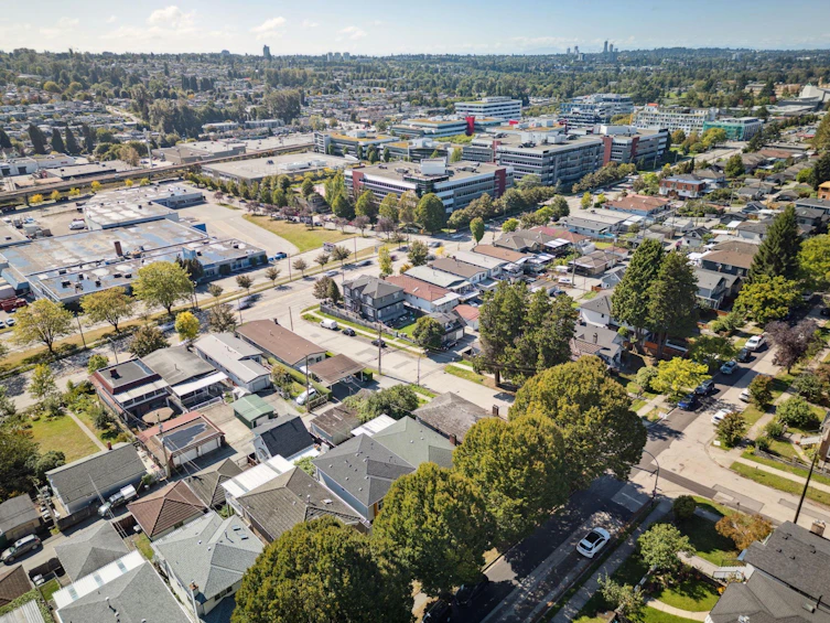 3110 E 8th Avenue, Vancouver, BC, V5M 1X6 - 5