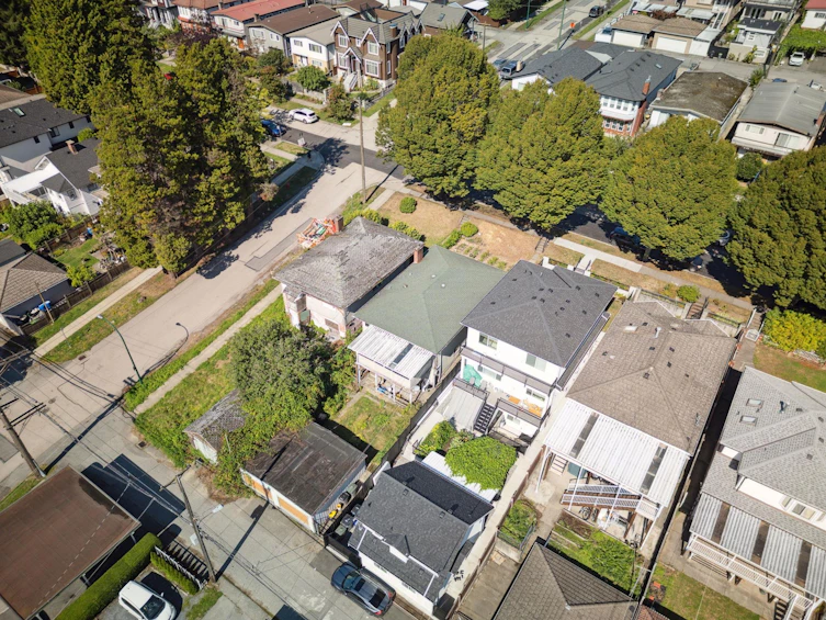 3110 E 8th Avenue, Vancouver, BC, V5M 1X6 - 6