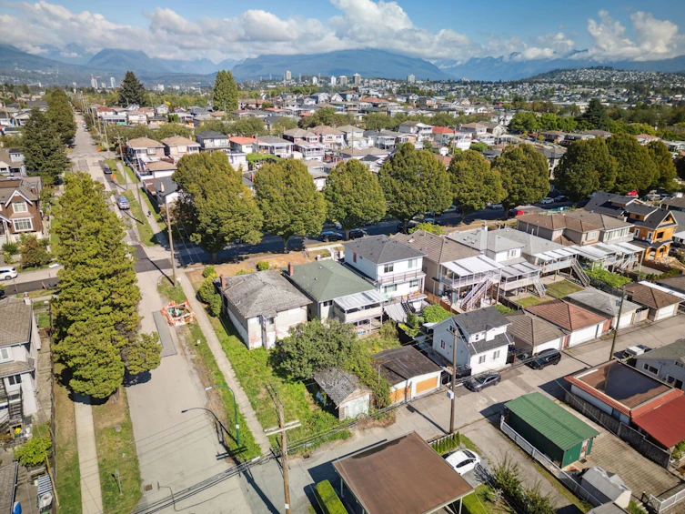 3110 E 8th Avenue, Vancouver, BC, V5M 1X6 - 9