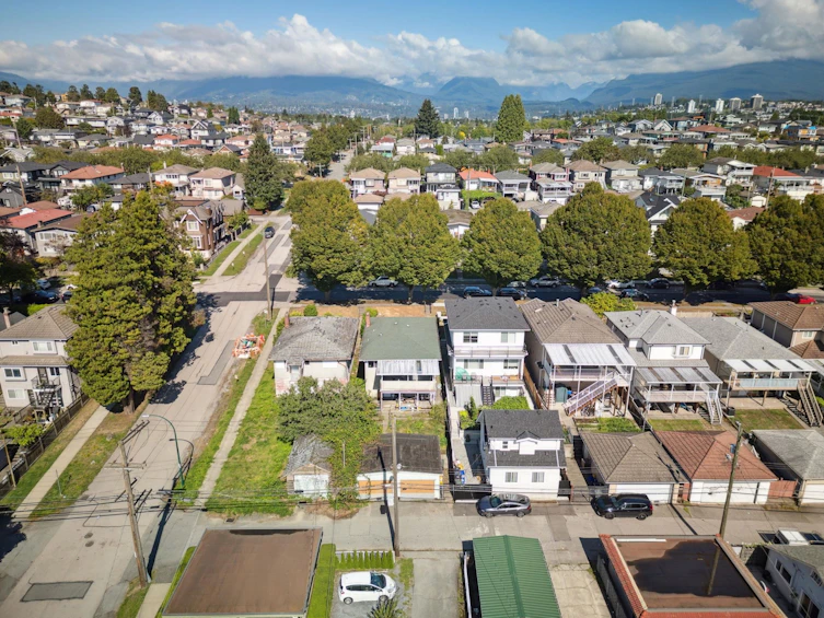 3110 E 8th Avenue, Vancouver, BC, V5M 1X6 - 10