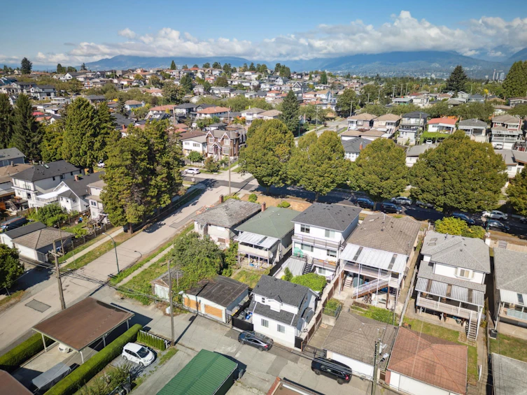 3110 E 8th Avenue, Vancouver, BC, V5M 1X6 - 11