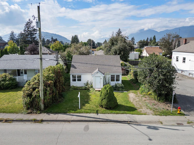 8861 School Street, Chilliwack, BC, V2P 4L5 - 3