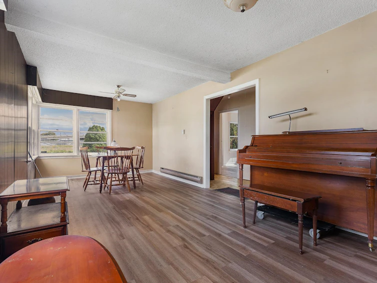 8861 School Street, Chilliwack, BC, V2P 4L5 - 8