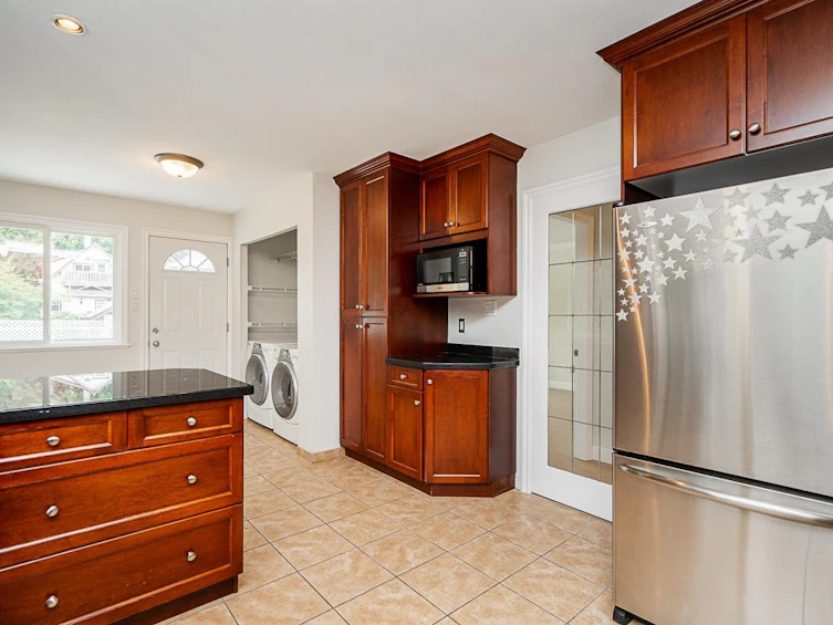 1381 E 11th Avenue, Vancouver, BC, V5N 1Y6 - 12