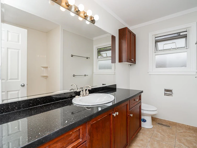 1381 E 11th Avenue, Vancouver, BC, V5N 1Y6 - 19
