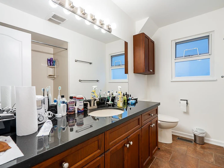1381 E 11th Avenue, Vancouver, BC, V5N 1Y6 - 32