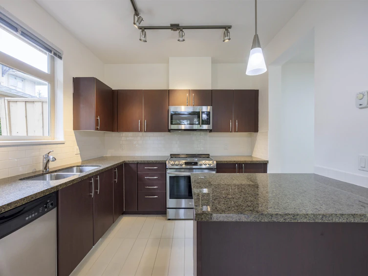 7353 Macpherson Avenue, Burnaby, BC, V5J 0B2 - 10