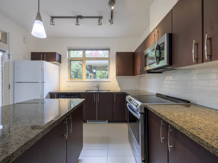 7353 Macpherson Avenue, Burnaby, BC, V5J 0B2 - 11