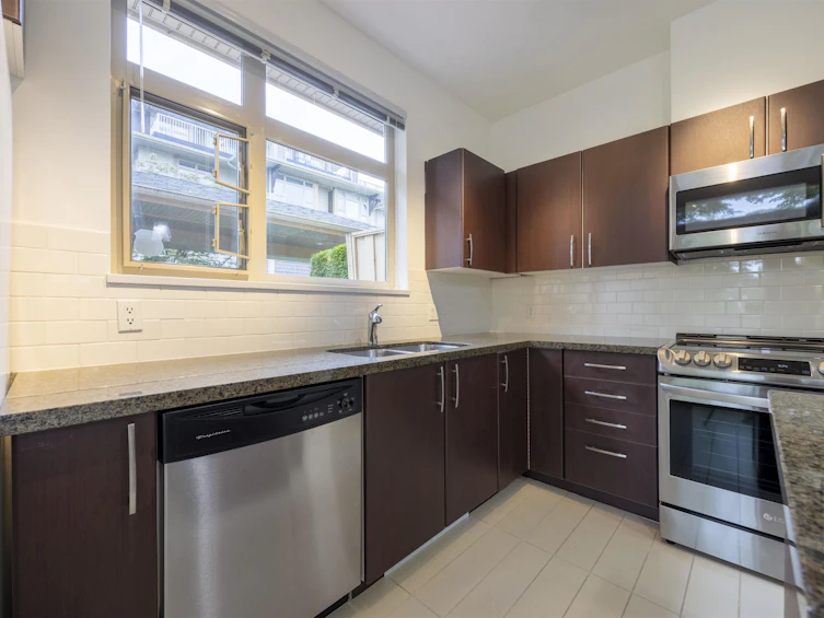 7353 Macpherson Avenue, Burnaby, BC, V5J 0B2 - 13