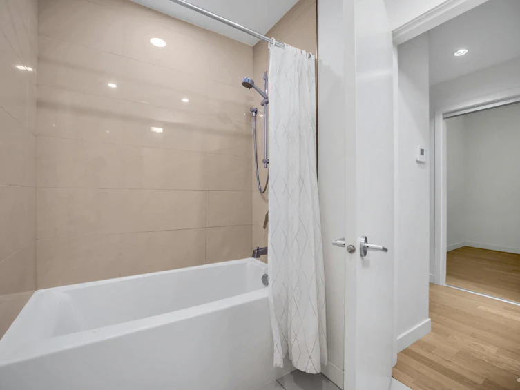 407-4033 May Drive, Richmond, BC, V6X 0T3 - 11