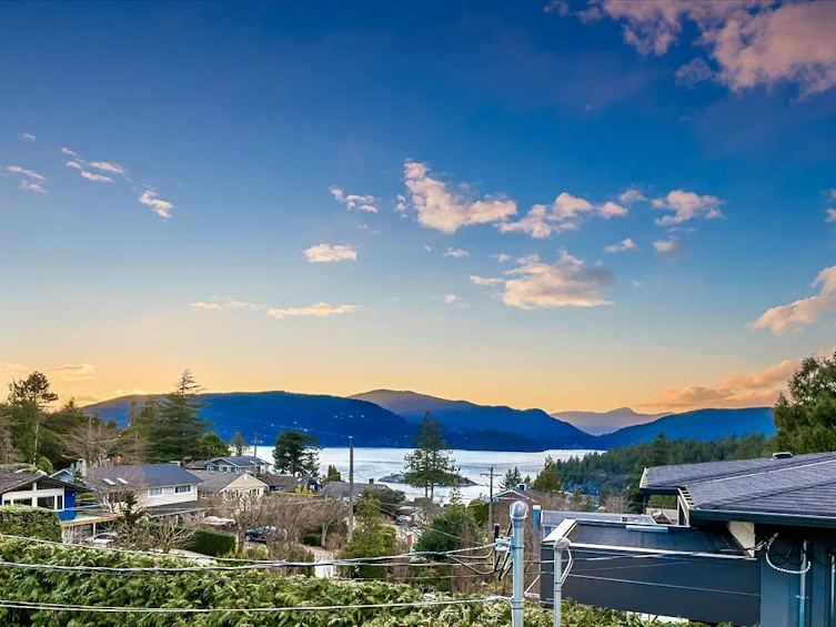 6455 Pitt Street, West Vancouver, BC, V7W 2C1 - 2